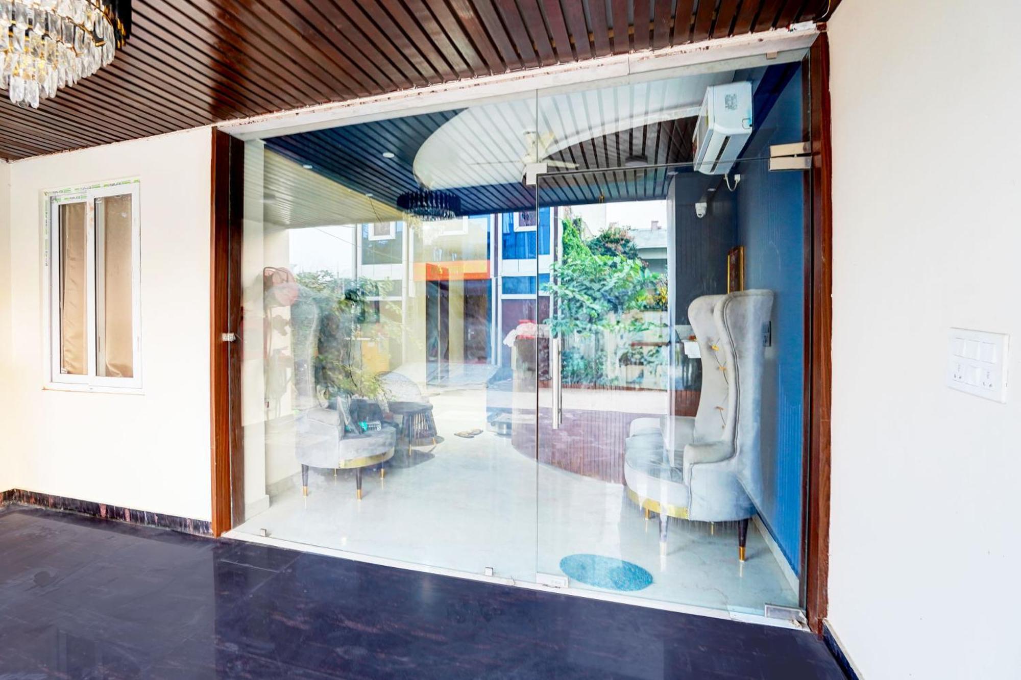 O Radha Vrinda Hotel