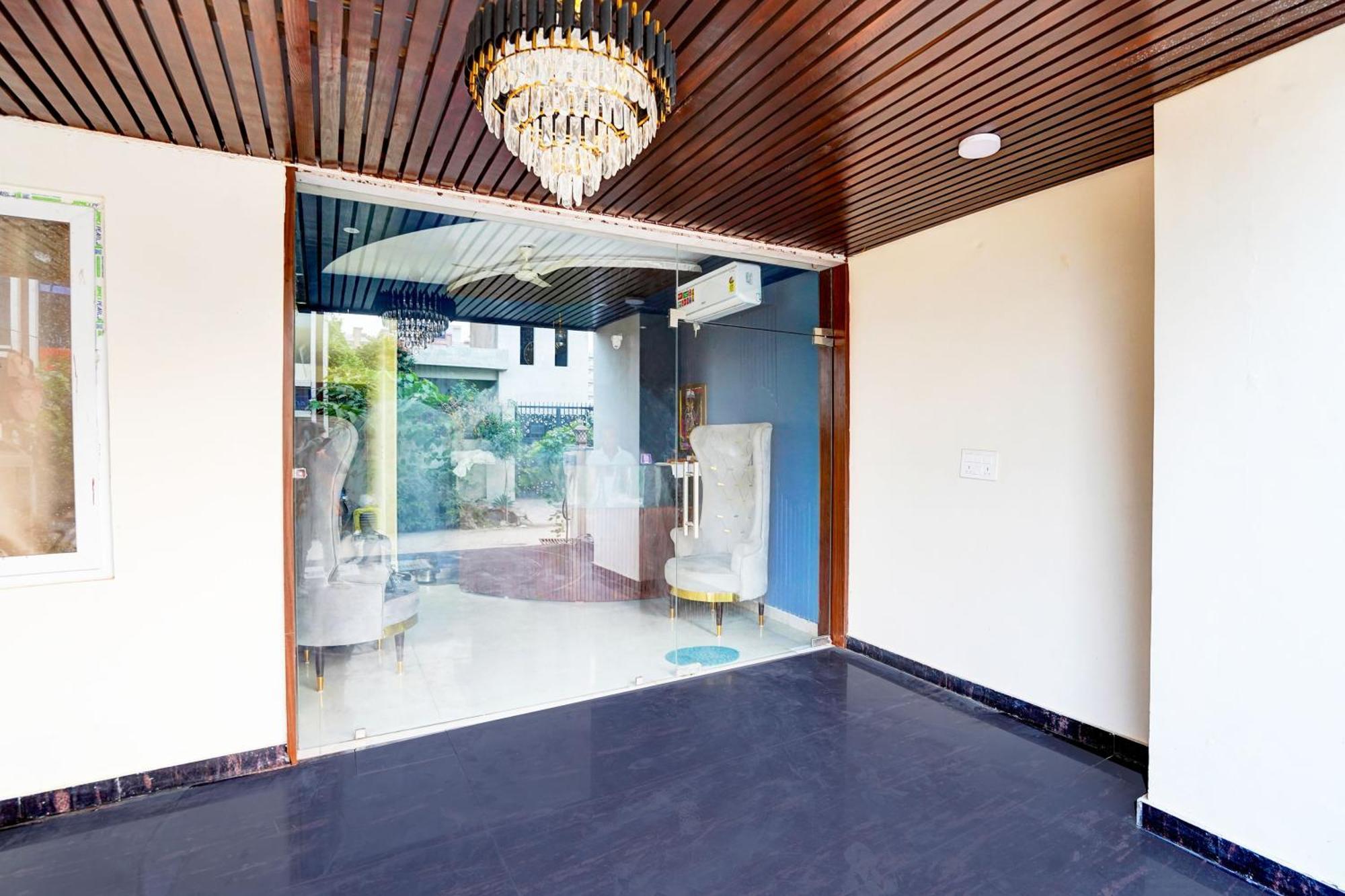 Hotel O Radha Vrinda *